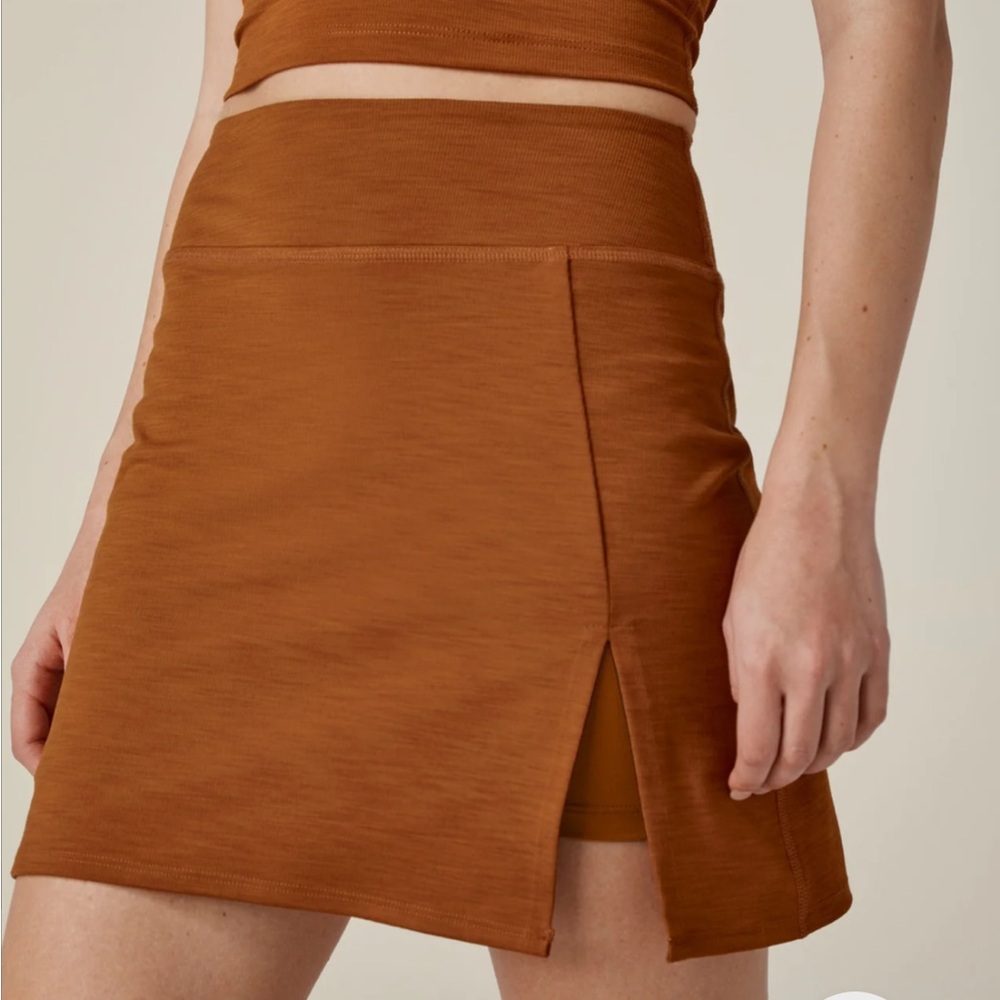 Beyond Yoga Rust Brown High-Waist Skort with Side Slit